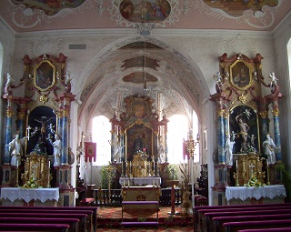 Foto vom Altarraum in Mariä Himmelfahrt in Mauern