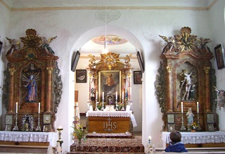 Foto vom Altarraum in St. Veith in Treidelheim