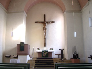 Foto vom Altarraum der Christuskirche in Neumarkt