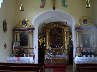 Foto vom Altarraum in St. Wolfgang und Ulrich in Sittling