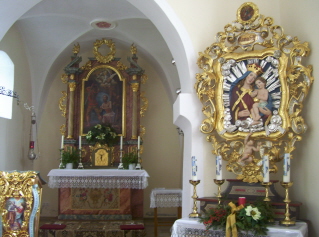 Foto vom Altarraum in St. Johannes Baptist in Ilsenbach