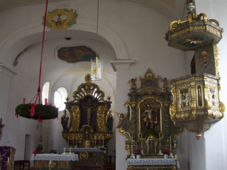 Foto vom Altarraum in St. Peter und Paul in Püchersreuth