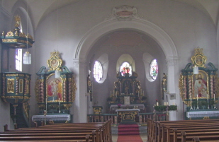 Foto vom Altarraum in St. Ulrich in Wilchenreuth (neue Kirche)