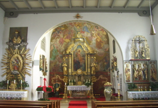 Foto vom Altarraum in St. Salvator in Störnstein