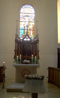 Foto vom Altar in der Peter und Paul Kirche in Grosselfingen