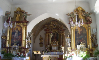 Foto vom Altarraum in St. Michael und St. Laurentius in Herblingen