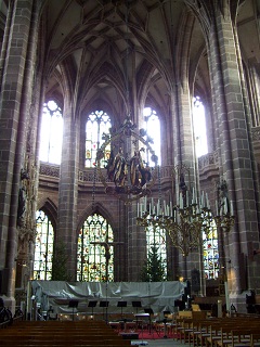 Foto vom Altarraum der Lorenzkirche in Nürnberg
