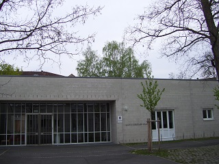 Foto der Martin-Niemöller-Kirche in Nürnberg-Langwasser