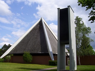 Foto der Passionskirche in Nürnberg-Langwasser
