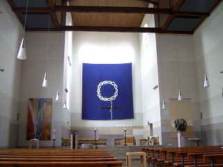 Foto vom Altarraum in St. Martin in Nürnberg-Großreuth