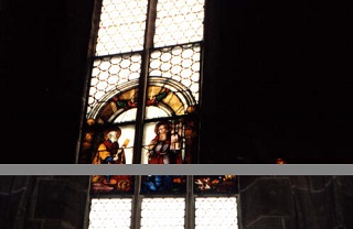 Foto eines Fensterbildes in St. Rochus in Nürnberg