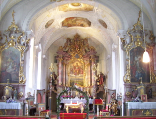 Foto vom Altarraum in St. Nikolaus in Unterammergau