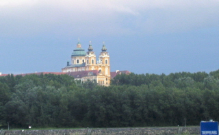 Foto von Stift Melk von Emmersdorf aus gesehen