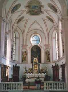 Foto vom Altarraum der Wallfahrtskirche in Pinswang