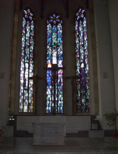 Foto vom Altarraum in Herz Jesu in Osnabrück