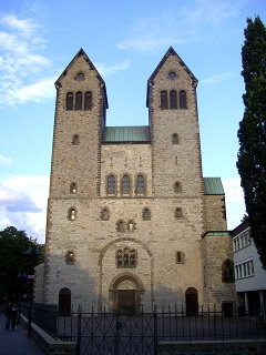 Foto der Abdinghofkirche in Paderborn