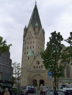 Foto vom Turm vom Dom St. Liborius in Paderborn