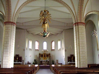 Foto vom Altarraum in St. Johannes Baptist in Wewer