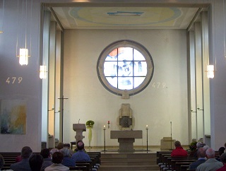 Foto vom Altarraum in St. Josef in Paderborn