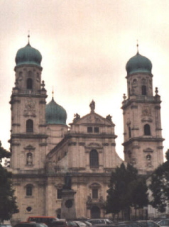 Foto vom Westportal vom Dom St. Stephan in Passau