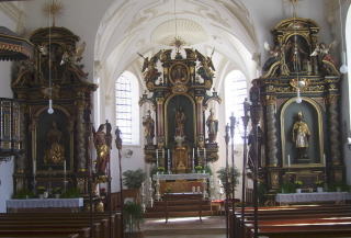Foto vom Altarraum in St. Johannes Baptist in Hettenshausen