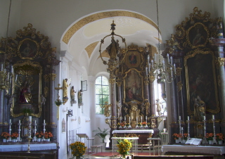 Foto vom Altarraum in Mariä Reinigung in Tegernbach