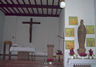 Foto vom Altar in Maria Königin in Hohenwart