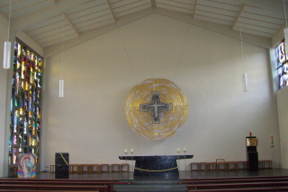 Foto vom Altarraum in St. Josef in Eutingen