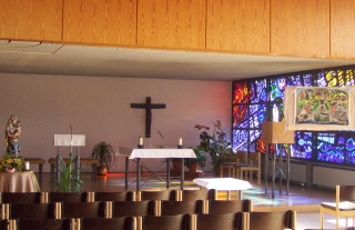 Foto vom Altarraum in St. Ulrich in Huchenfeld