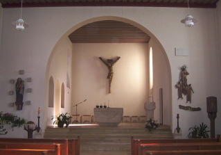 Foto vom Altarraum in St. Wolfgang in Hamberg