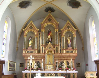 Foto vom Altar in St. Georg in Großköllnbach