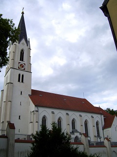 Foto der Johanneskirche in Ottering
