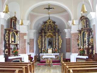 Foto vom Altarraum in St. Ägidius, St. Margareta und Ottilia in Parnkofen