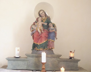 Foto vom rechten Seitenaltar in St. Jakob in Plattling