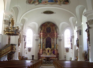 Foto vom Altarraum in St. Maria Magdalena in Plattling