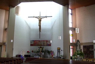 Foto vom Altarraum in St. Michael in Plattling