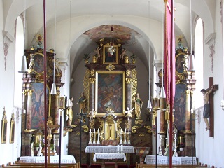 Foto vom Altarraum in St. Stephan in Plattling-Pielweichs