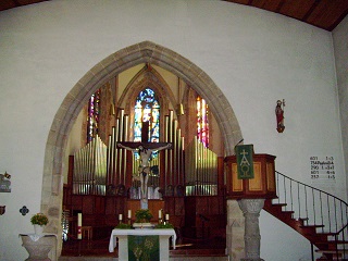 Foto vom Altarraum der evang. Stadtkirche St. Blasius in Plochingen