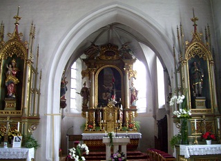 Foto vom Altarraum in St. Maria Magdalena in Handzell