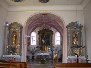 Foto vom Altarraum in Mariä Himmelfahrt in Schnellmannskreuth