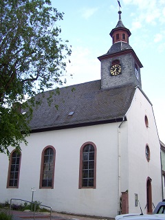 Foto der Pfarrkirche am Main in Raunheim