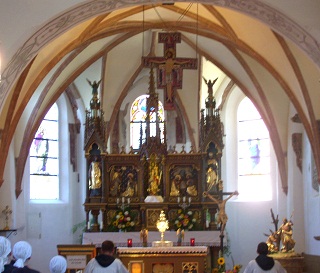 Foto vom Altar in St. Bartholomäus und Dionysius in Aufhausen