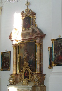 Foto vom rechten Altar im Langhaus in Maria Schnee in Aufhausen