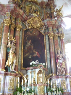 Foto vom Altar in St. Johann Baptist in Riedenburg