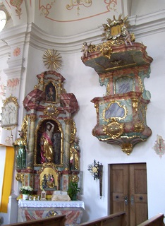 Foto vom rechten Seitenaltar in St. Johann Baptist in Riedenburg