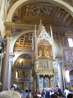 Foto vom Altar der Lateranbasilika in Rom