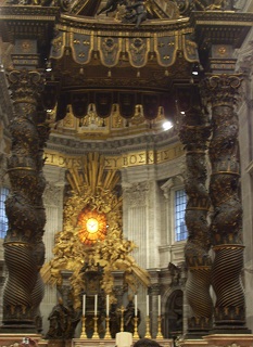 Foto vom Altar mit Papstsitz im Petersdom