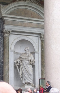 Foto der Paulusfigur in Sankt Paul vor den Mauern in Rom