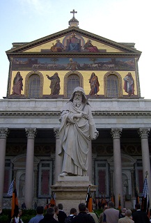 Foto vom Paulusmonument vor Sankt Paul vor den Mauern in Rom