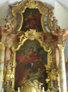 Foto vom Altar mit Auszugsbild in St. Michael in Niederaudorf